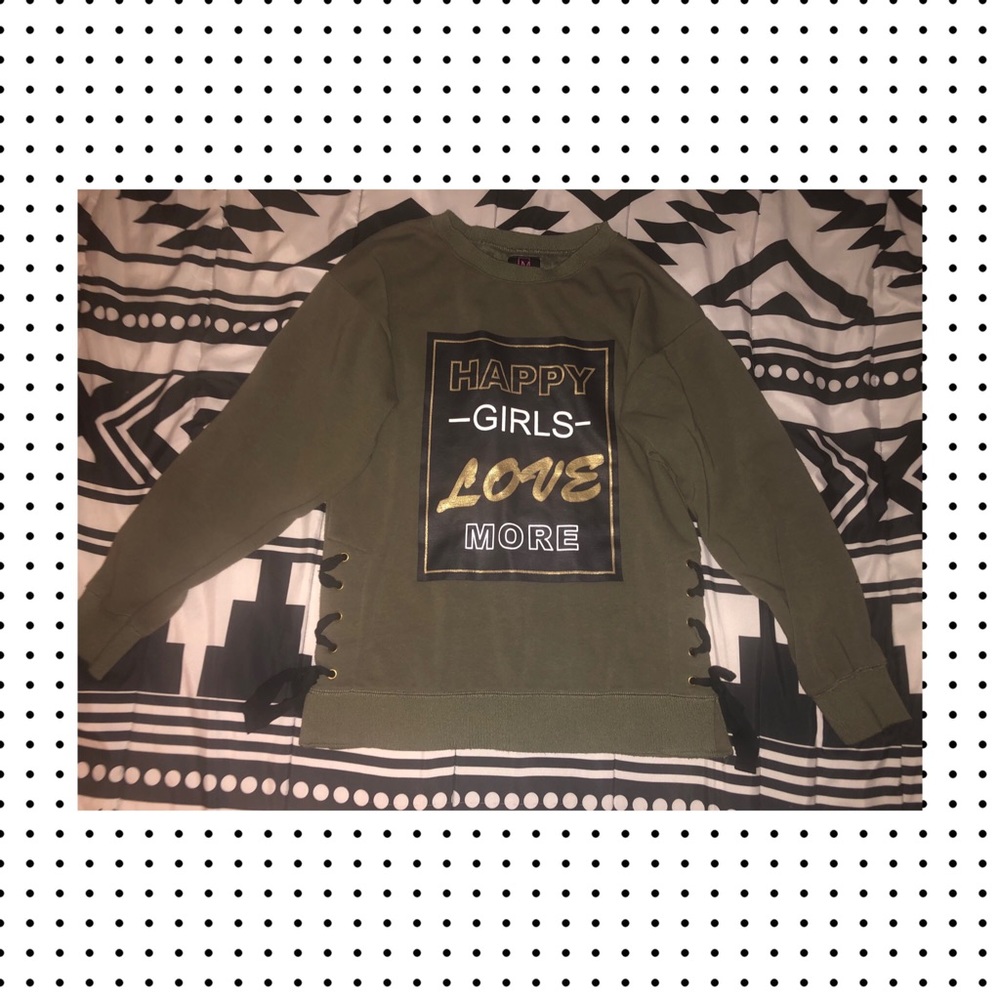 Graphic green crew neck